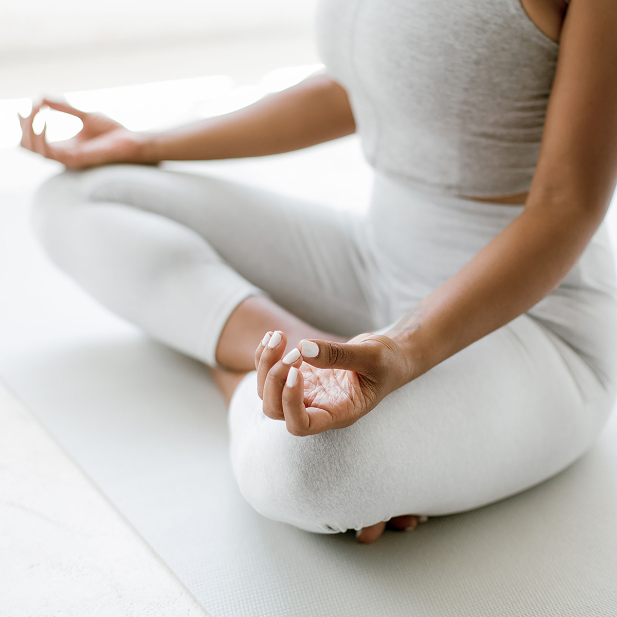 Evolvere Psychology - Los Angeles Therapy: Woman in seated meditation practicing mindfulness
